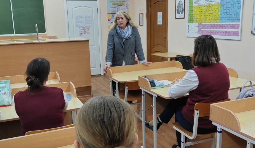 Главный врач Сморгонского зонального ЦГЭ встретилась с учащимися ГУО «Гимназия г. Сморгони»