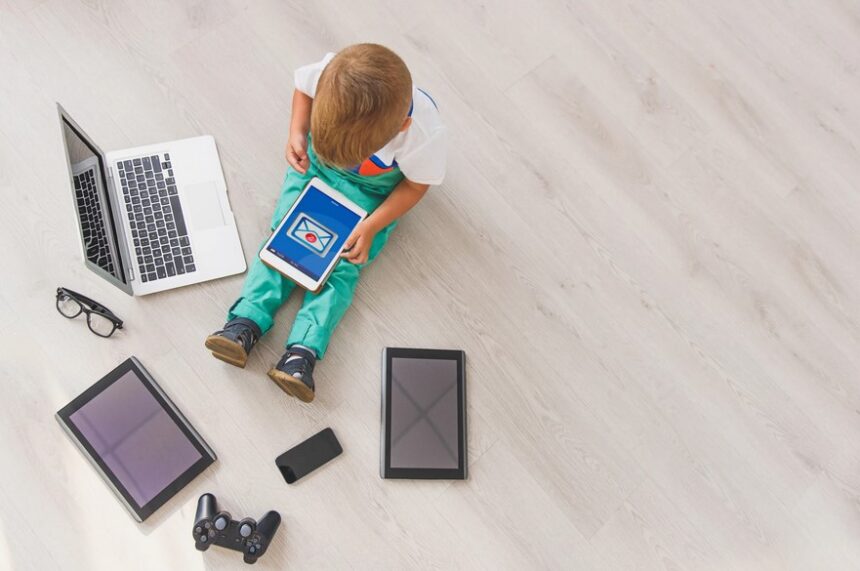 Вред гаджетов: что должны знать родители и дети?