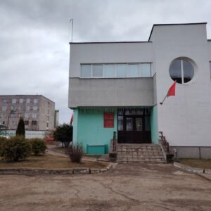 Коллектив государственного учреждения «Сморгонский зональный центр гигиены и эпидемиологии»  присоединился к месячнику по наведению порядка на земле.