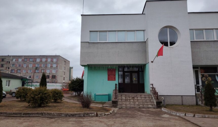 Коллектив государственного учреждения «Сморгонский зональный центр гигиены и эпидемиологии»  присоединился к месячнику по наведению порядка на земле.