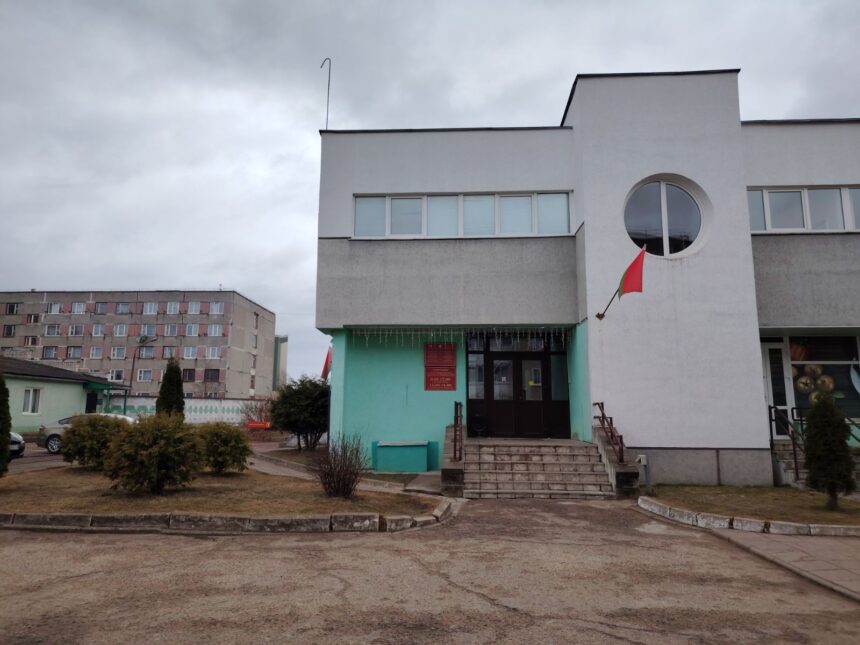 Коллектив государственного учреждения «Сморгонский зональный центр гигиены и эпидемиологии»  присоединился к месячнику по наведению порядка на земле.