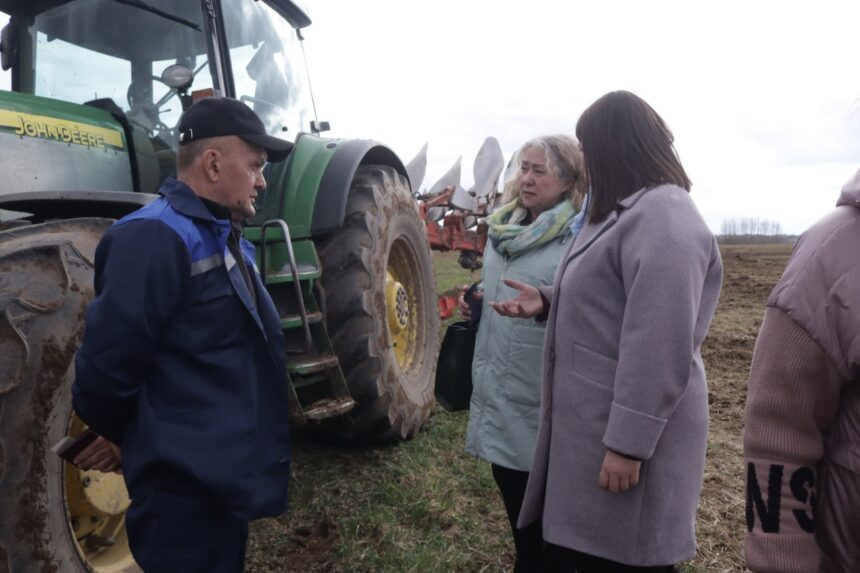 Контроль  за условиями труда  работников  сельскохозяйственных организаций  продолжается.