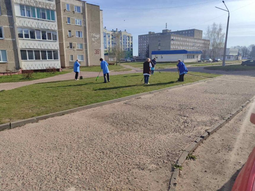 Специалисты Сморгонского зонального ЦГЭ поддержали республиканскую инициативу по благоустройству «На родной земле — Живи Как Хозяин».